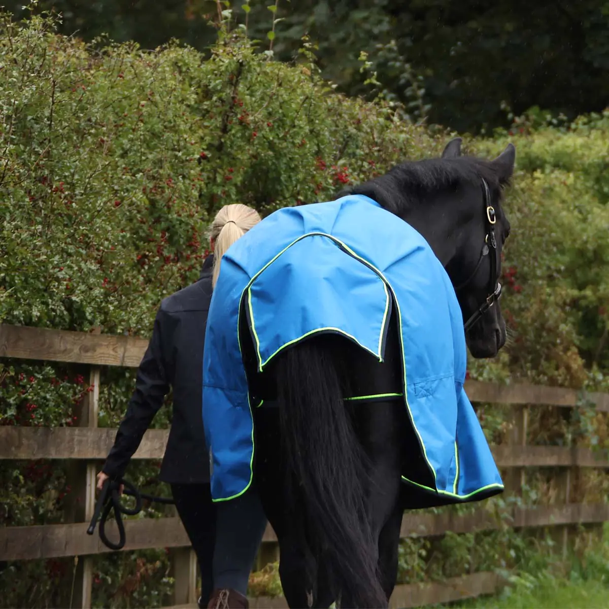 Ventomasta 200g Mediumweight Standard Neck Turnout Rug Cobalt