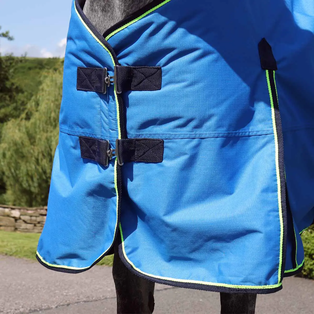 Ventomasta 200g Mediumweight Standard Neck Turnout Rug Cobalt